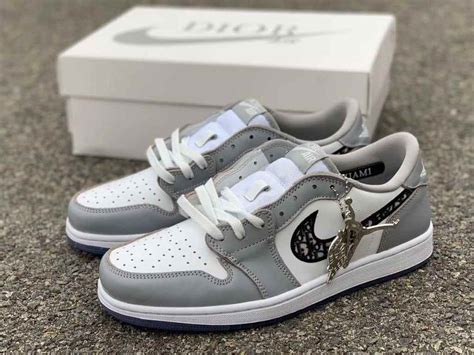 jordan 1 Dior low